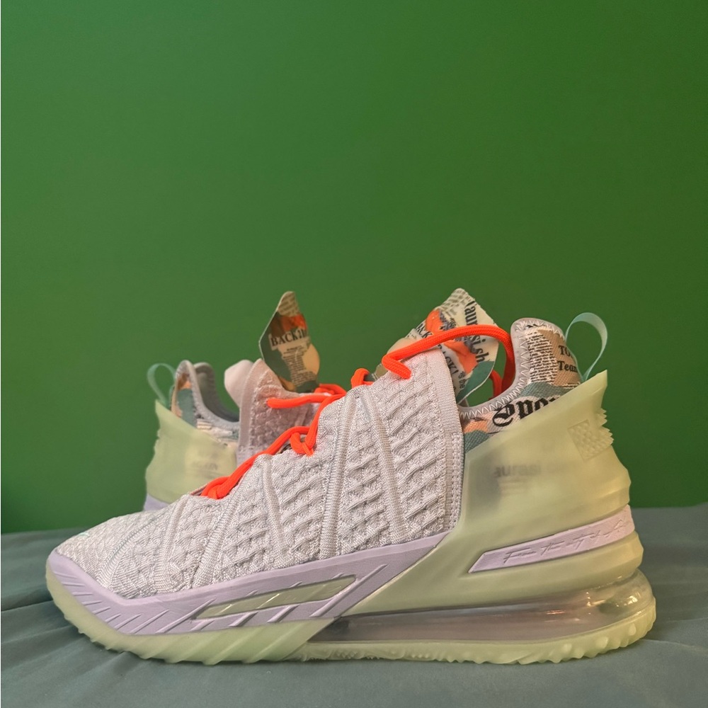 Nike LeBron 18 Diana Taurasi Size 11